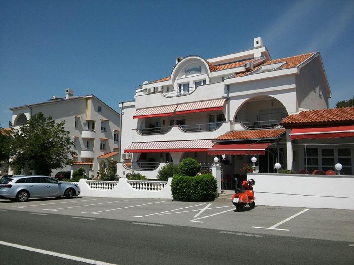Garfild 1 Guest House 노비비노돌스키 외부 사진